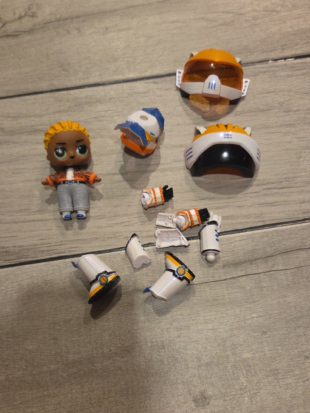 🍁L.O.L. Surprise! Arcade Doll Cool Cat With  Armor Pieces